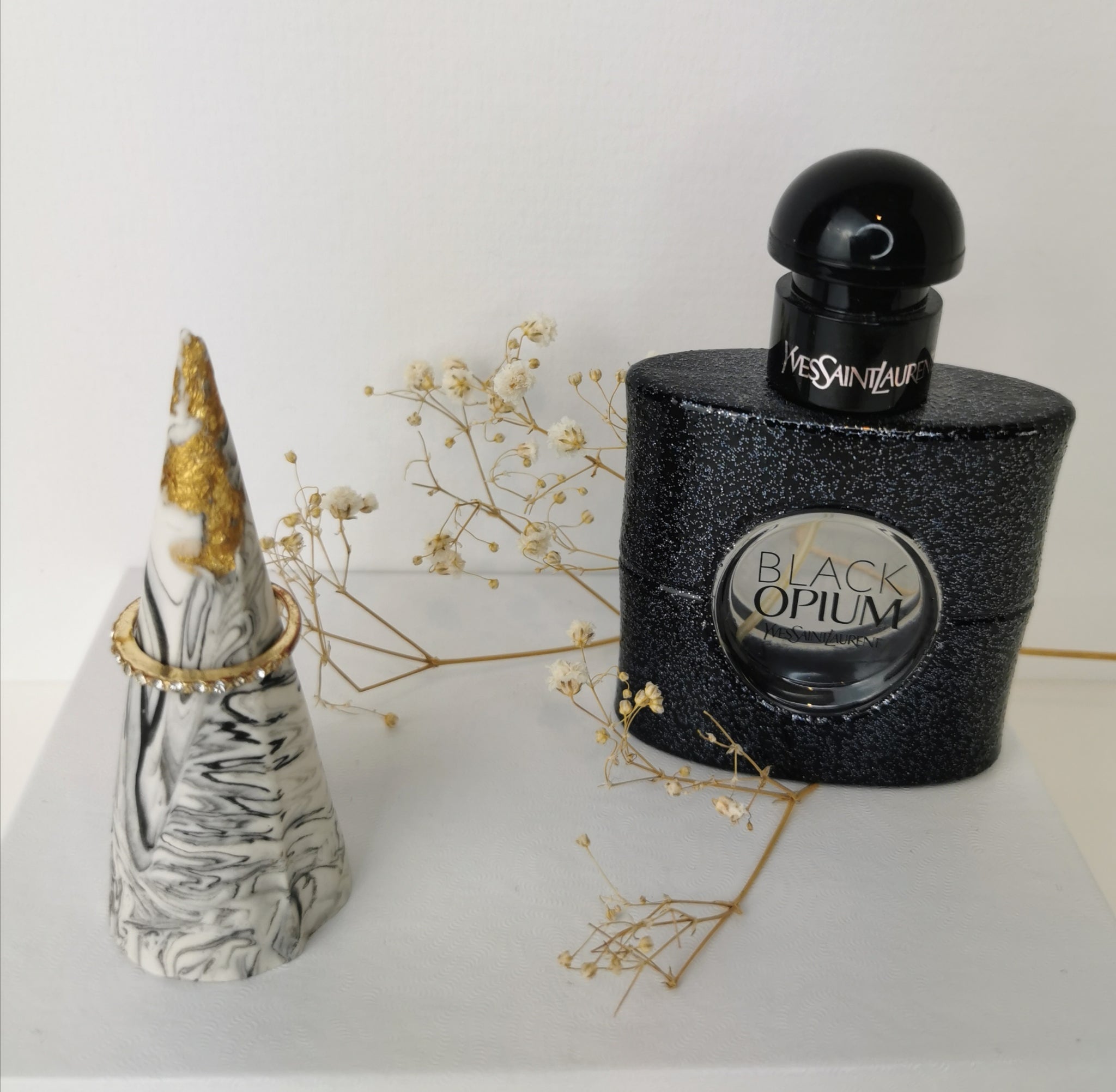 Cone-Shaped Ring Holder — Black Marble & Gold Leaf