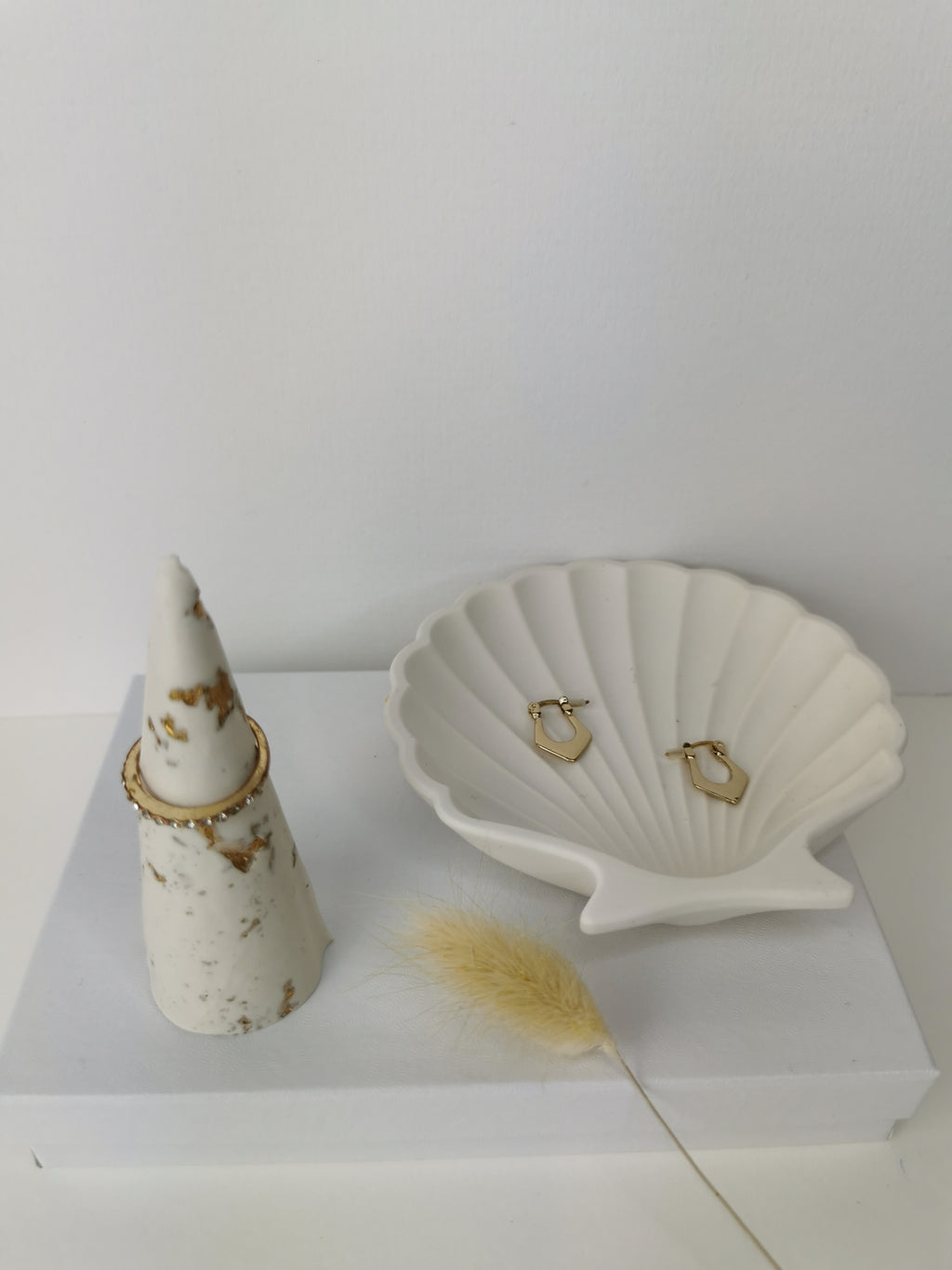 Cone-Shaped Ring Holder — Gold Leaf