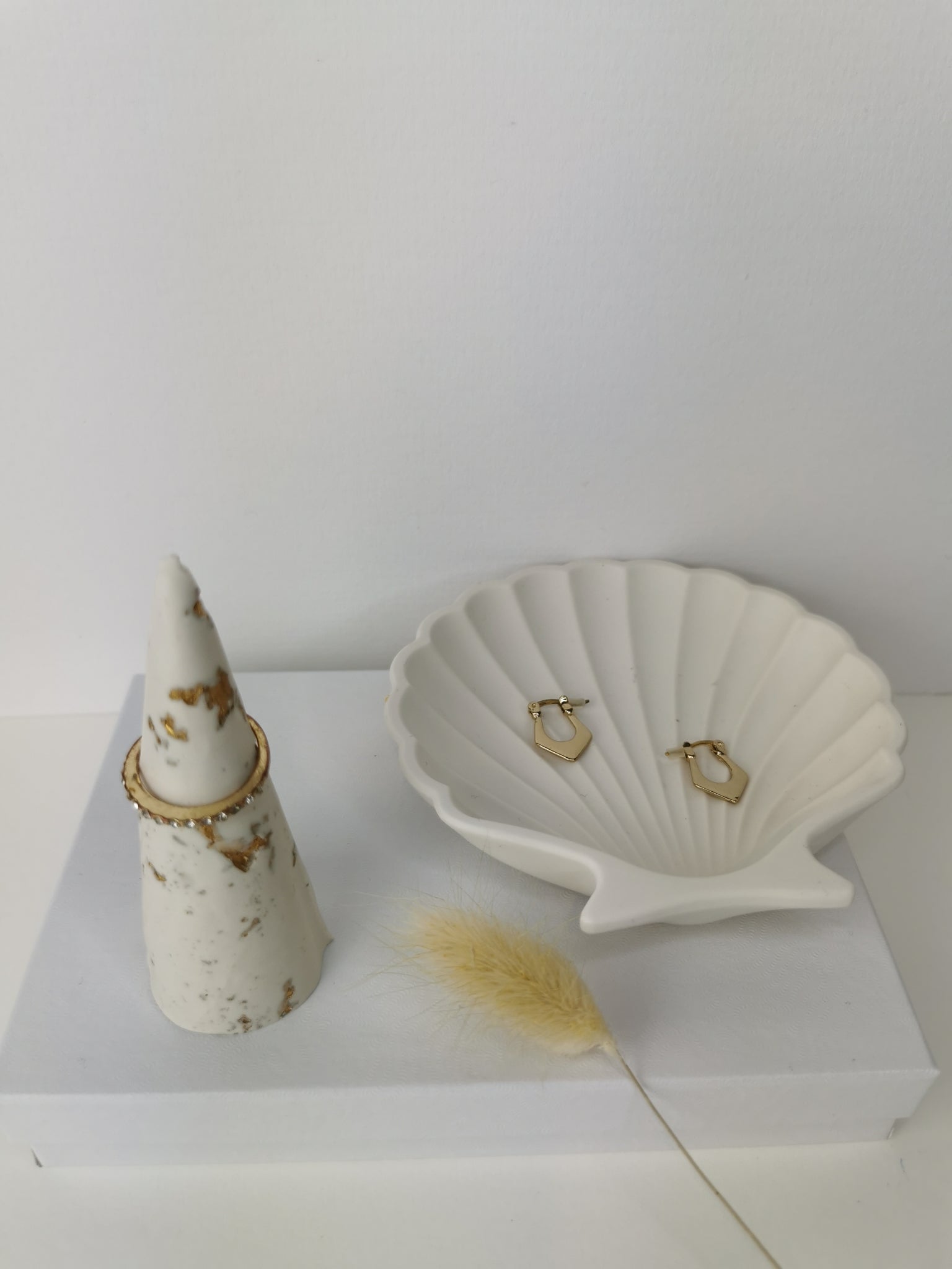 Cone-Shaped Ring Holder — Gold Leaf