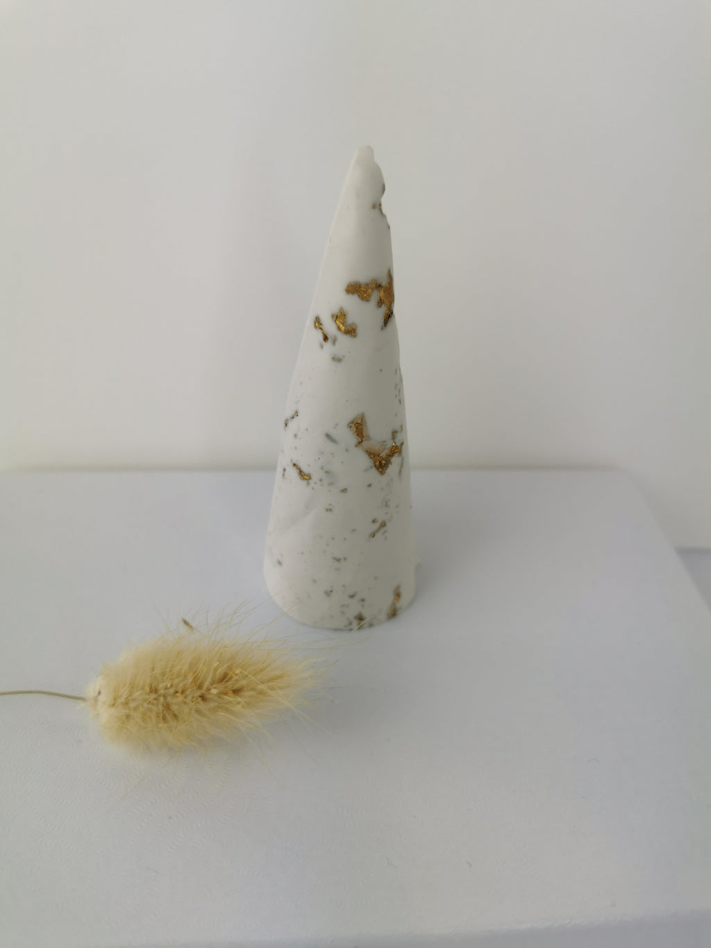 Cone-Shaped Ring Holder — Gold Leaf