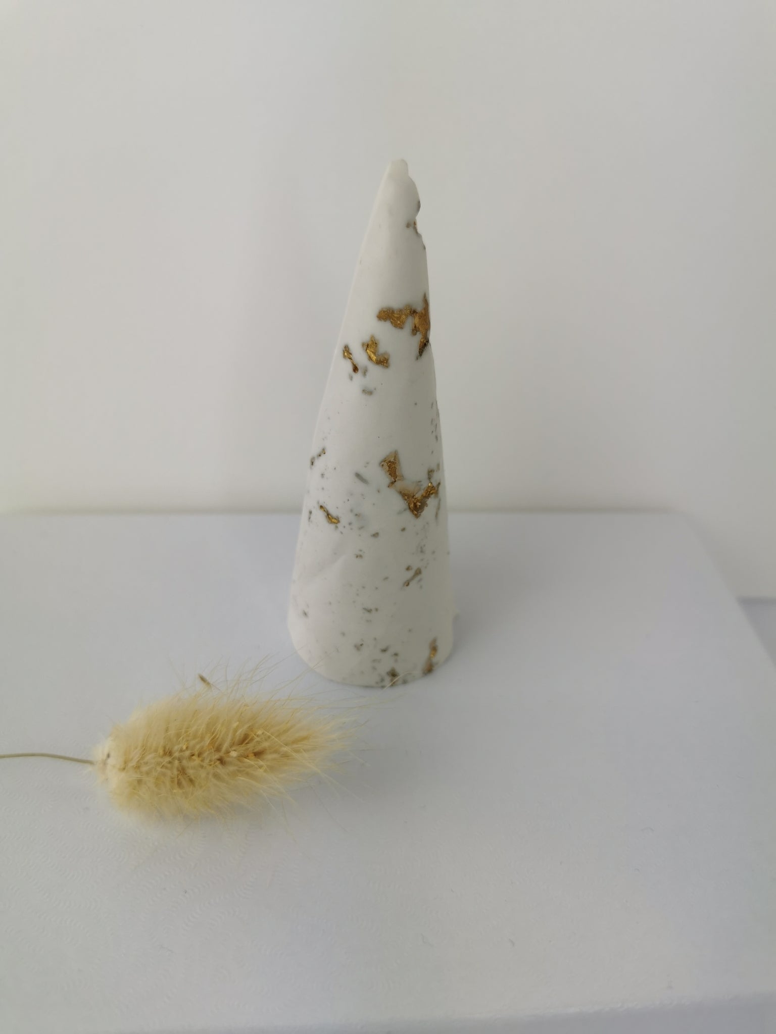 Cone-Shaped Ring Holder — Gold Leaf