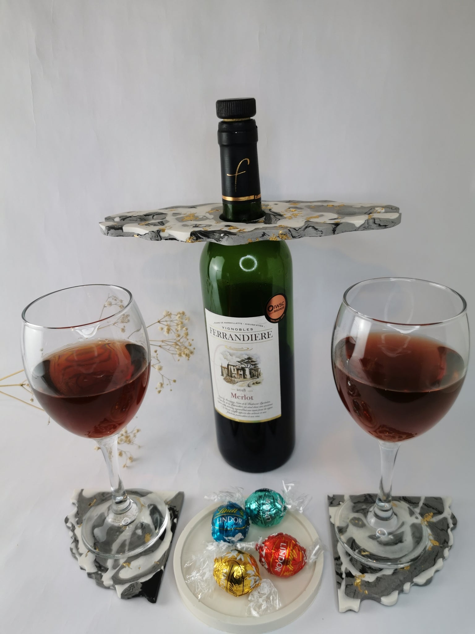 Luxury Hosting Gift Set — Wine Holder & Triangle Coasters (Marble &Gold)