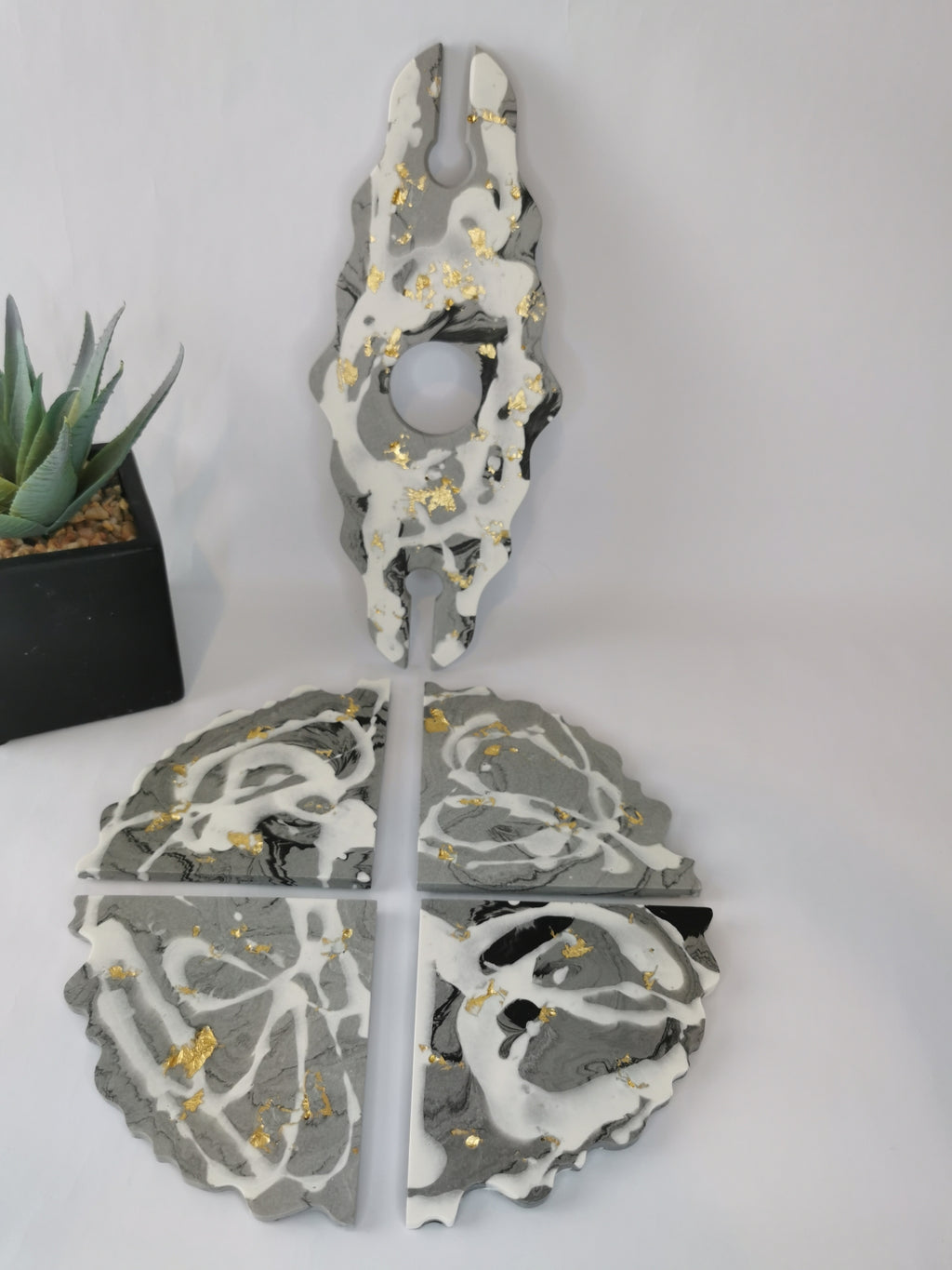 Wine Holder Set — Wine Holder & Triangle Coasters (Marble & Gold)