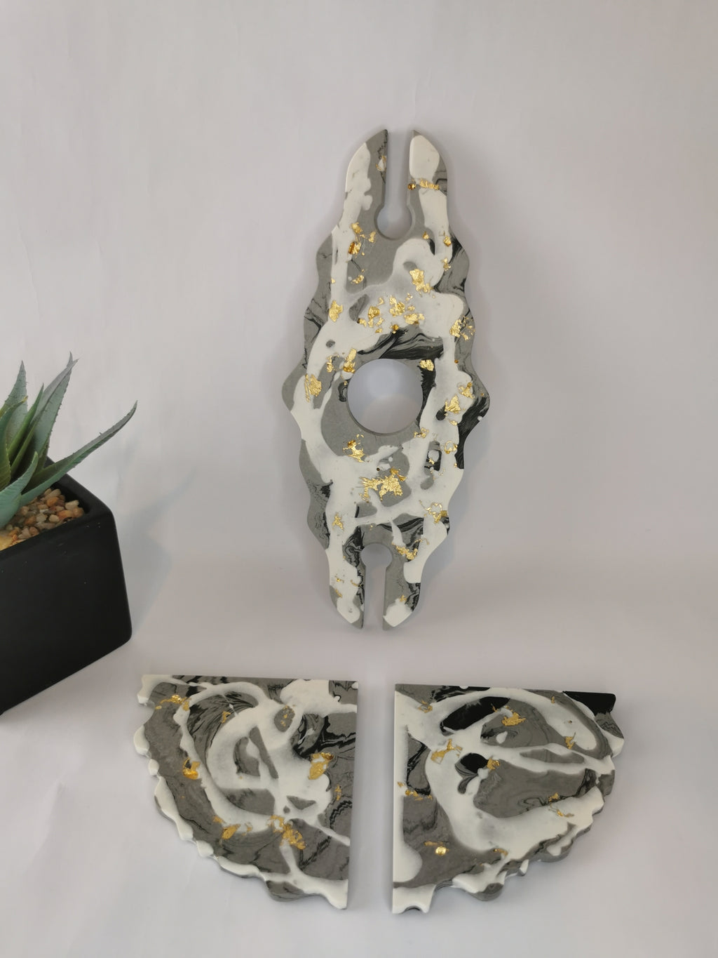 Wine Holder Set — Wine Holder & Triangle Coasters (Marble & Gold)