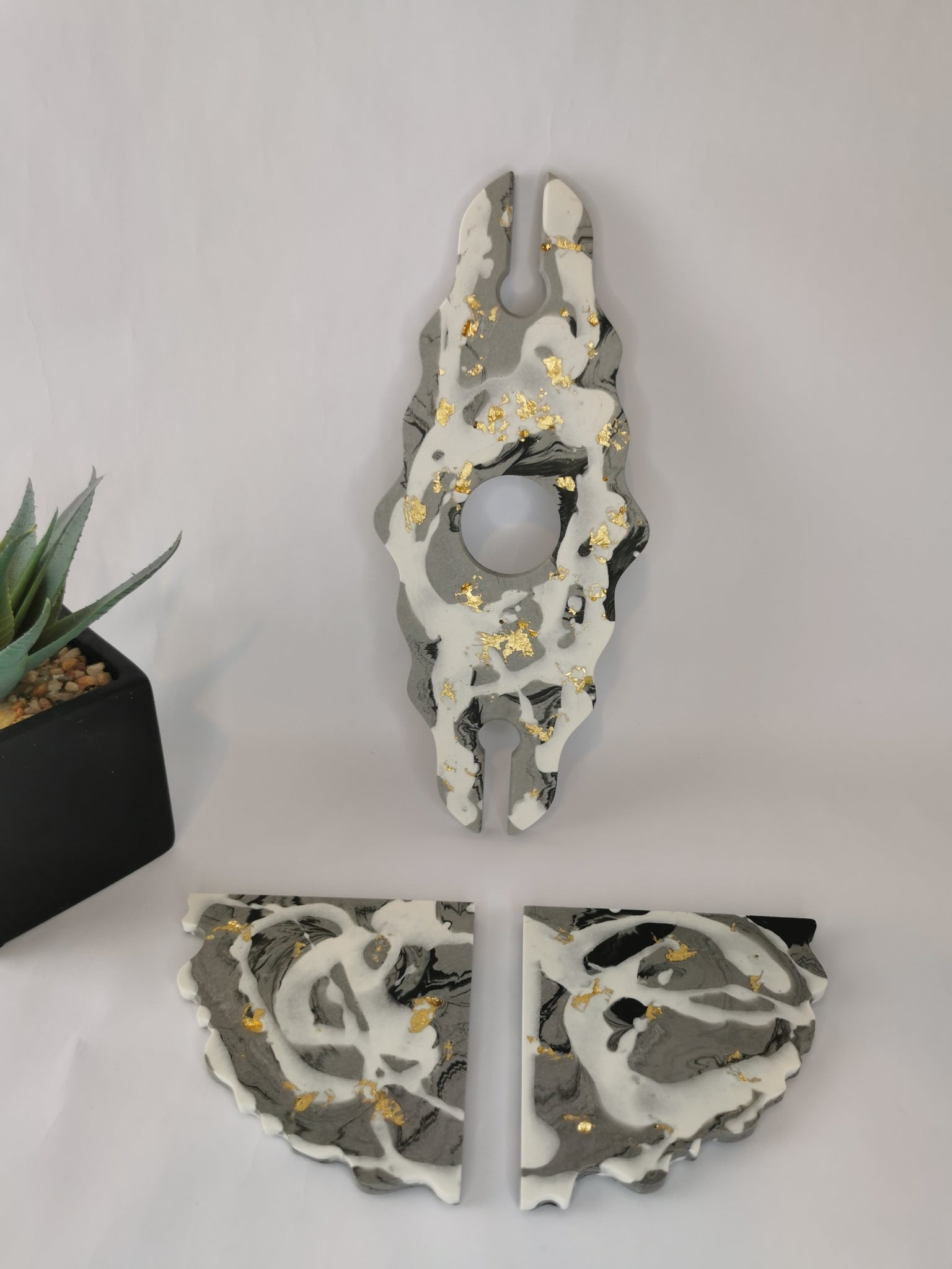 Wine Holder Set — Wine Holder & Triangle Coasters (Marble & Gold)
