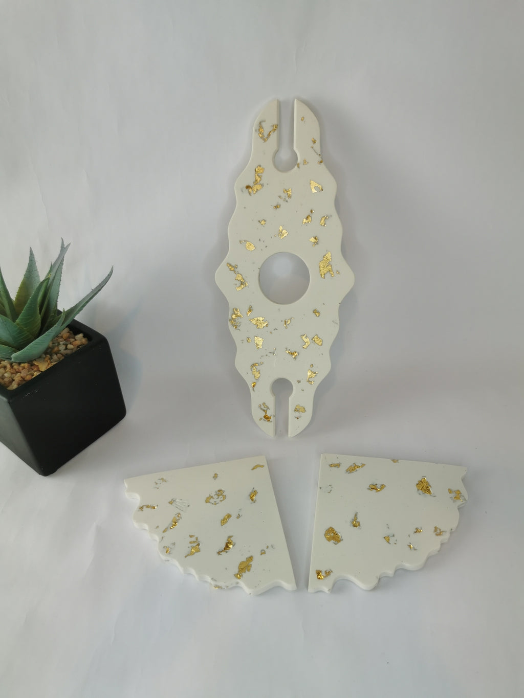 Wine Holder Set —  Wine holder & Triangle Coasters (Gold Leaf)