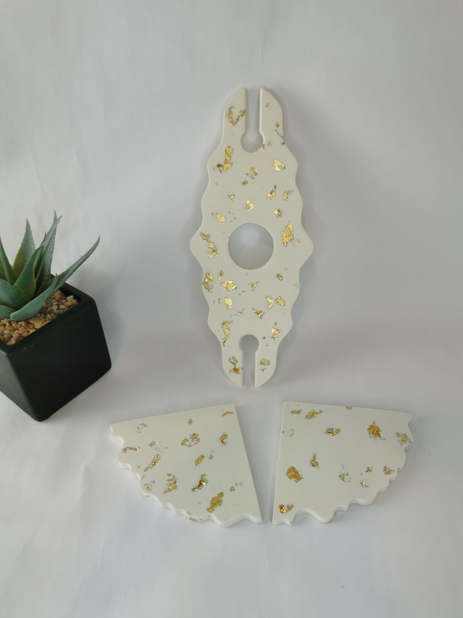 Wine Holder Set —  Wine holder & Triangle Coasters (Gold Leaf)