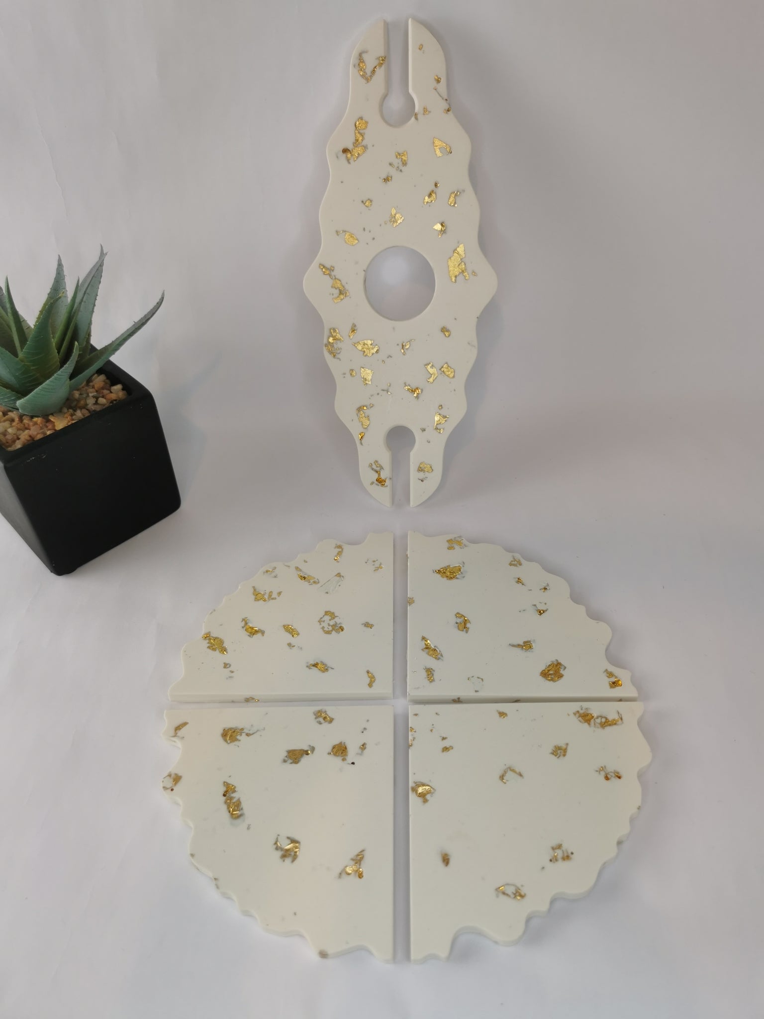 Wine Holder Set —  Wine holder & Triangle Coasters (Gold Leaf)