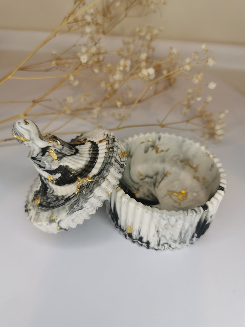 Luxury Gift Set — Ribbed Carousel Jar & Ring Holder (Marble & Gold)
