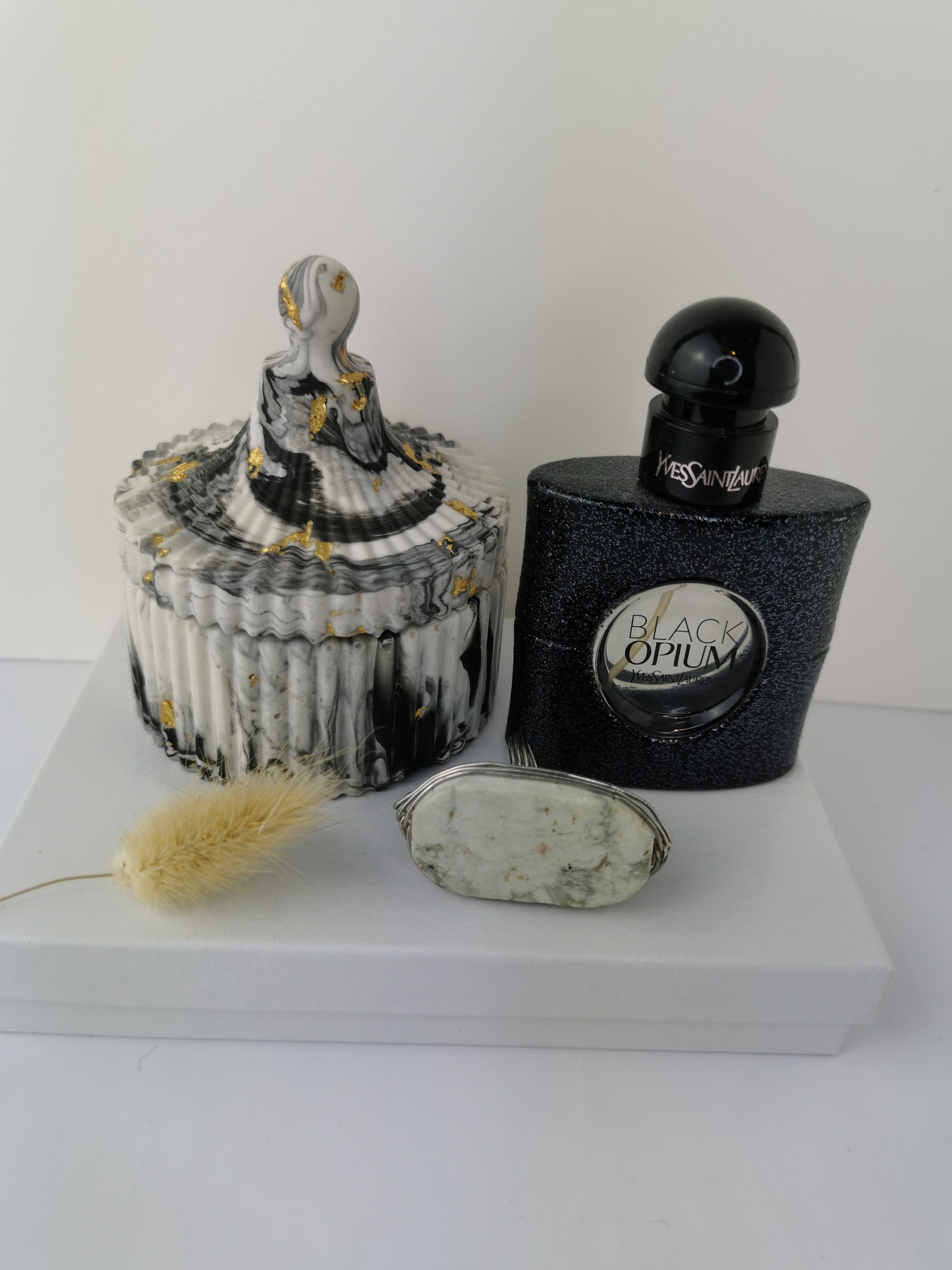 Luxury Gift Set — Ribbed Carousel Jar & Ring Holder (Marble & Gold)